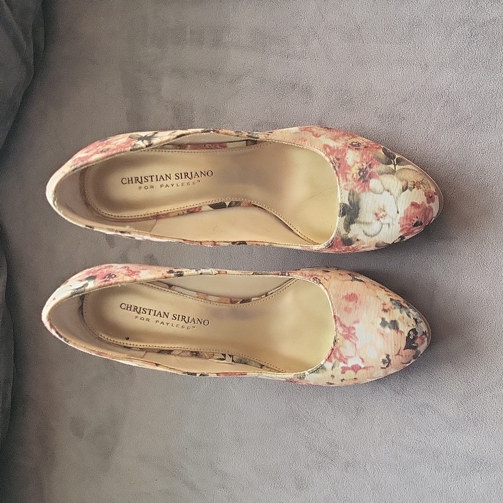 Flowered high healed shoes